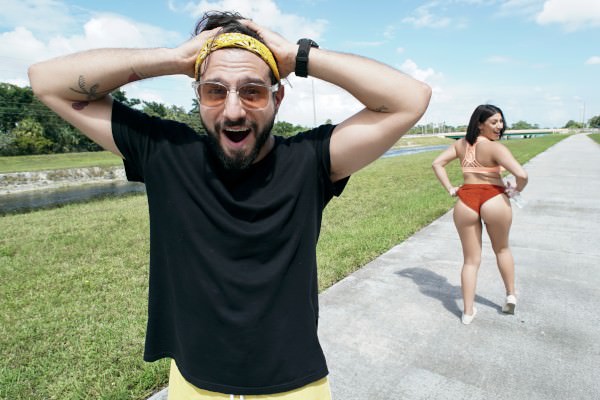 Mofos / Official Hit It And Run Porn Video Starring Tony Rubino, Valentina Jewels / 13.12.2018